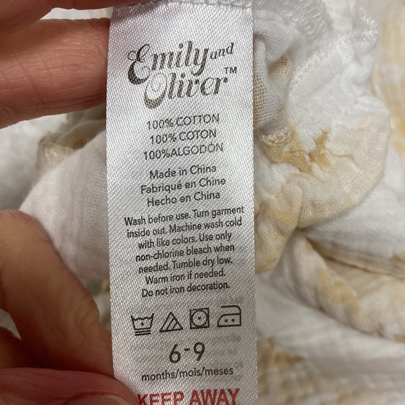 Emily & Oliver Muslin white with tan flowers ruffle cap sleeve sunsuit romper - Picture 7 of 7